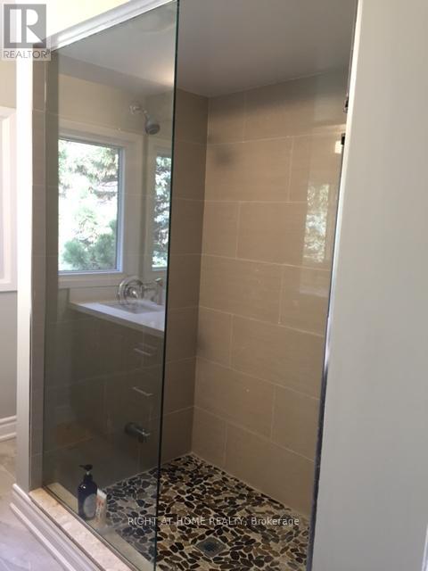 Upper - 1088 Pearson Drive, Oakville, Ontario  L6H 2A8 - Photo 11 - W12606754