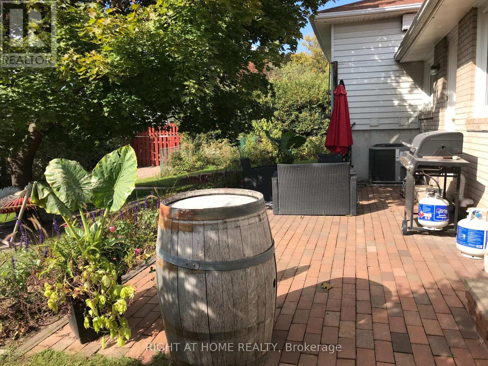 Upper - 1088 Pearson Drive, Oakville, Ontario  L6H 2A8 - Photo 15 - W12606754