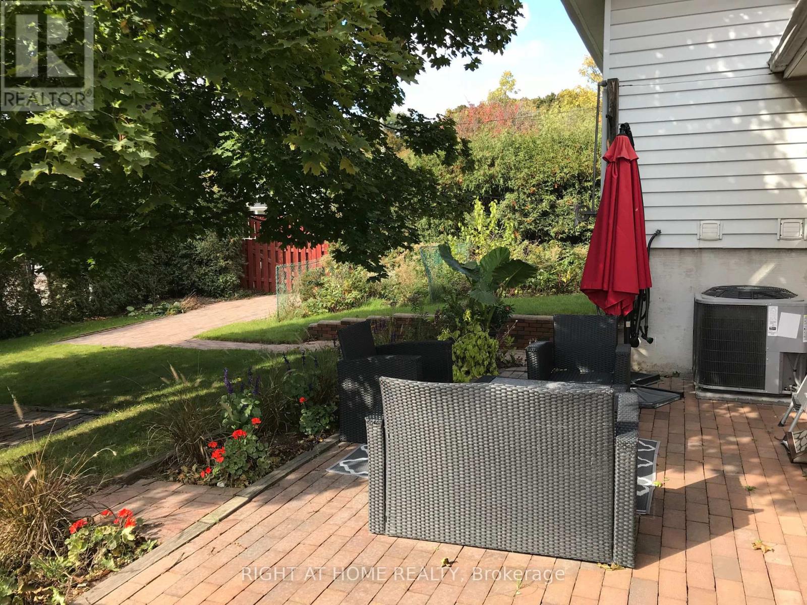 Upper - 1088 Pearson Drive, Oakville, Ontario  L6H 2A8 - Photo 16 - W12606754