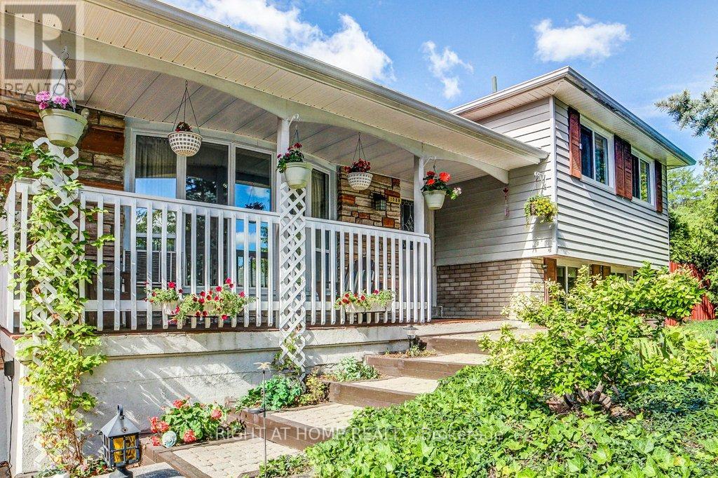 Upper - 1088 Pearson Drive, Oakville, Ontario  L6H 2A8 - Photo 2 - W12606754