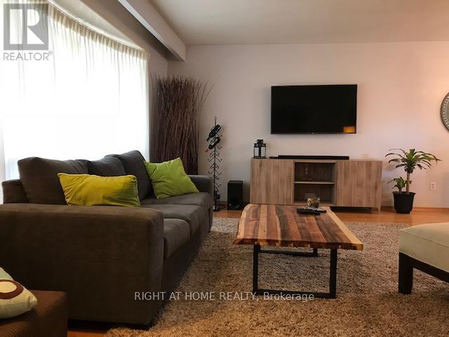 Upper - 1088 Pearson Drive, Oakville, Ontario  L6H 2A8 - Photo 3 - W12606754