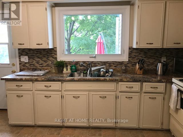 Upper - 1088 Pearson Drive, Oakville, Ontario  L6H 2A8 - Photo 6 - W12606754