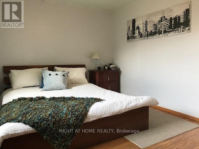 Upper - 1088 Pearson Drive, Oakville, Ontario  L6H 2A8 - Photo 7 - W12606754