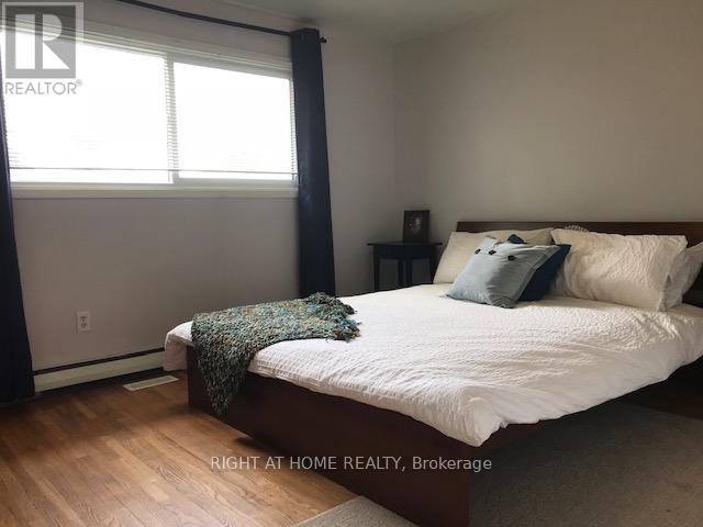 Upper - 1088 Pearson Drive, Oakville, Ontario  L6H 2A8 - Photo 8 - W12606754