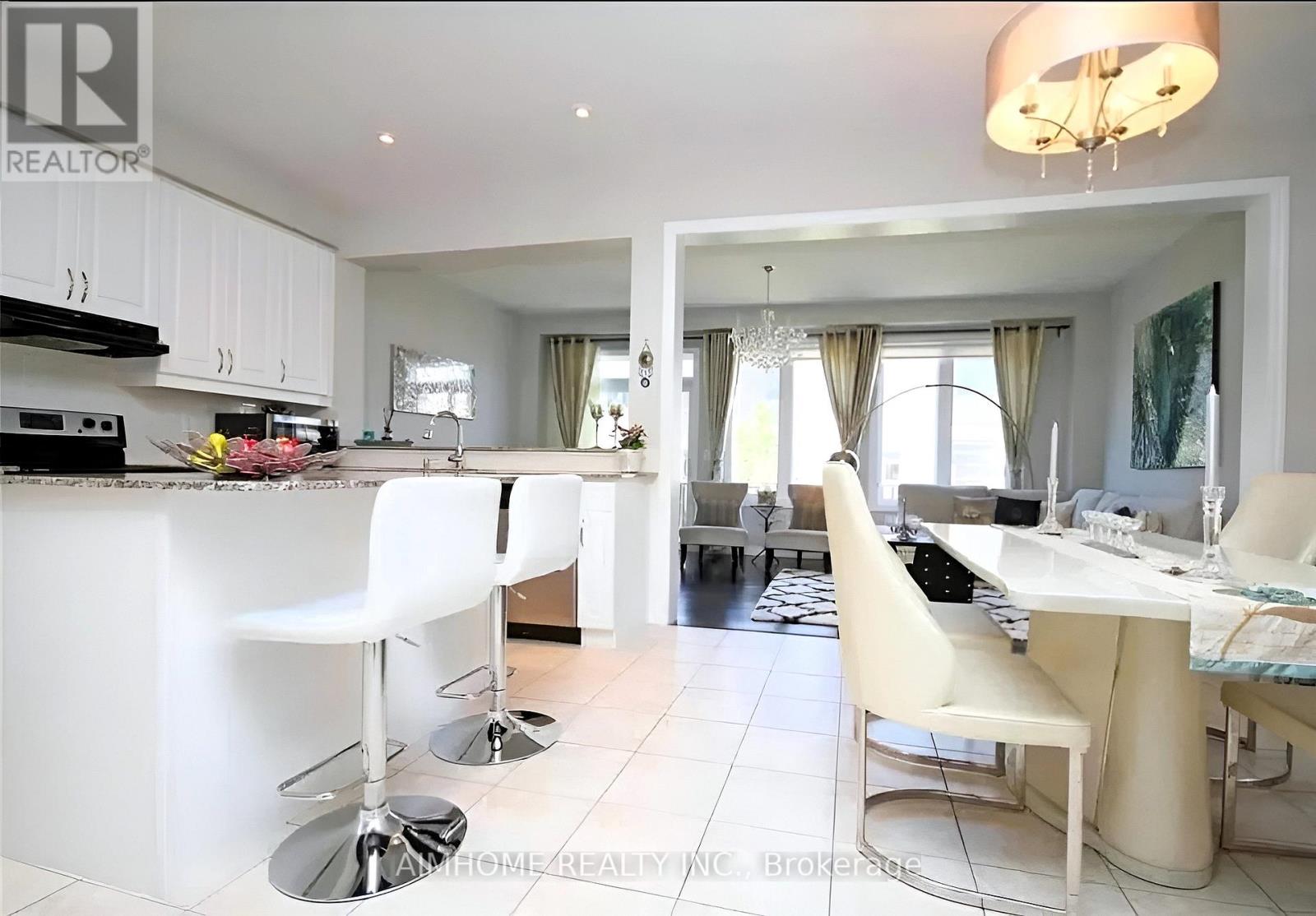 103 Donovan Heights, Milton, Ontario  L9T 0R4 - Photo 3 - W12606762