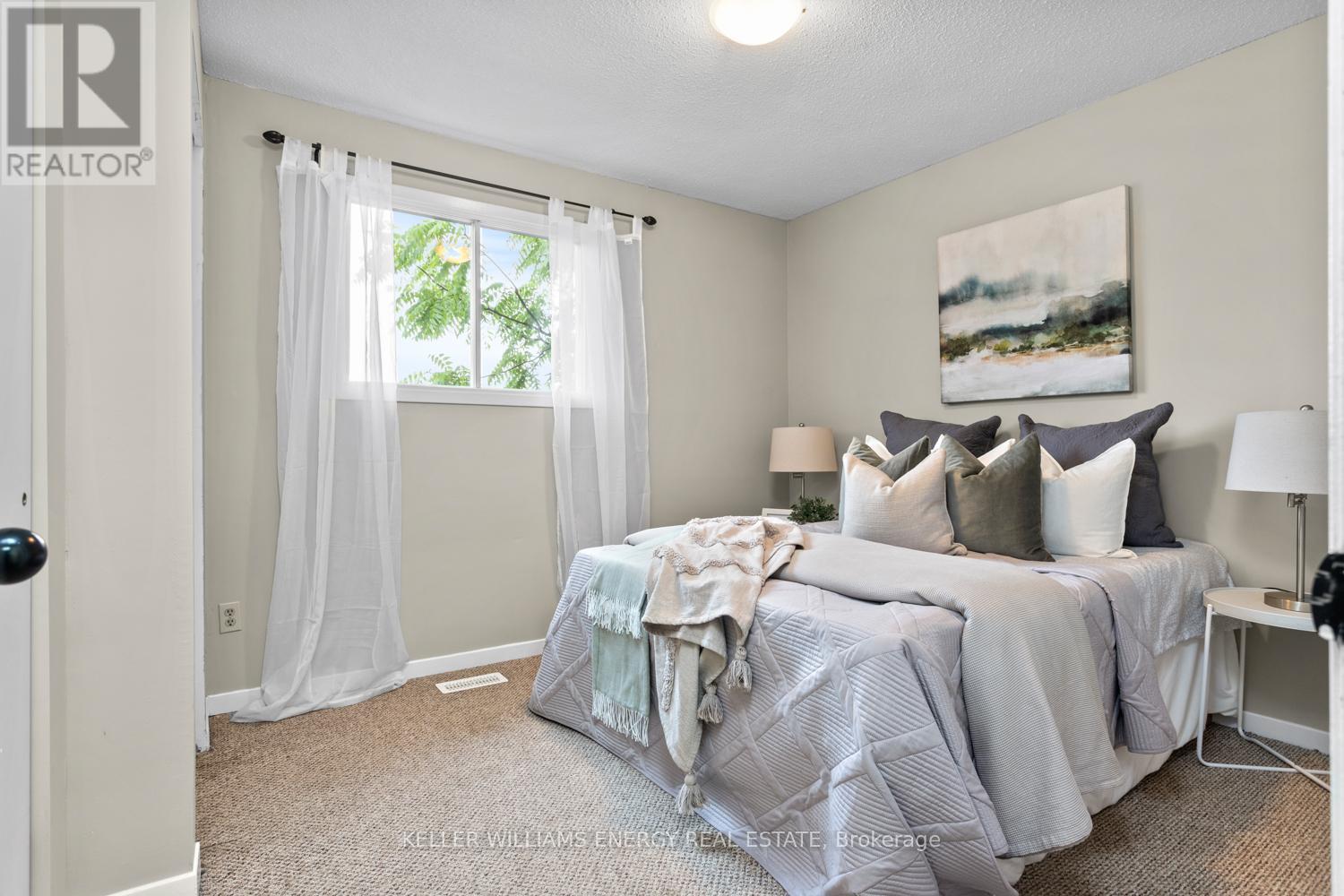 Upper - 929 Southdown Drive, Oshawa, Ontario  L1H 7Z5 - Photo 11 - E12606772