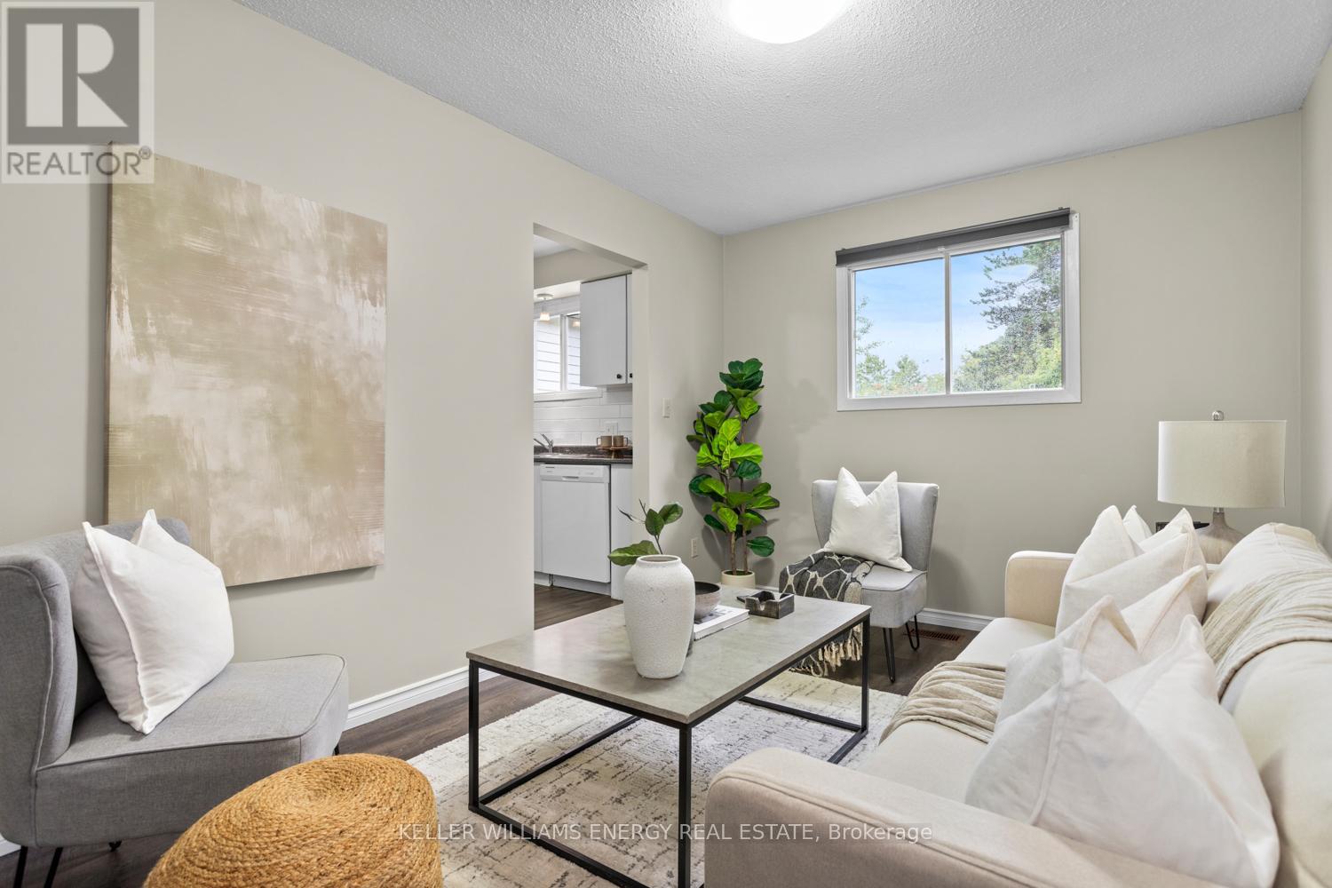 Upper - 929 Southdown Drive, Oshawa, Ontario  L1H 7Z5 - Photo 6 - E12606772