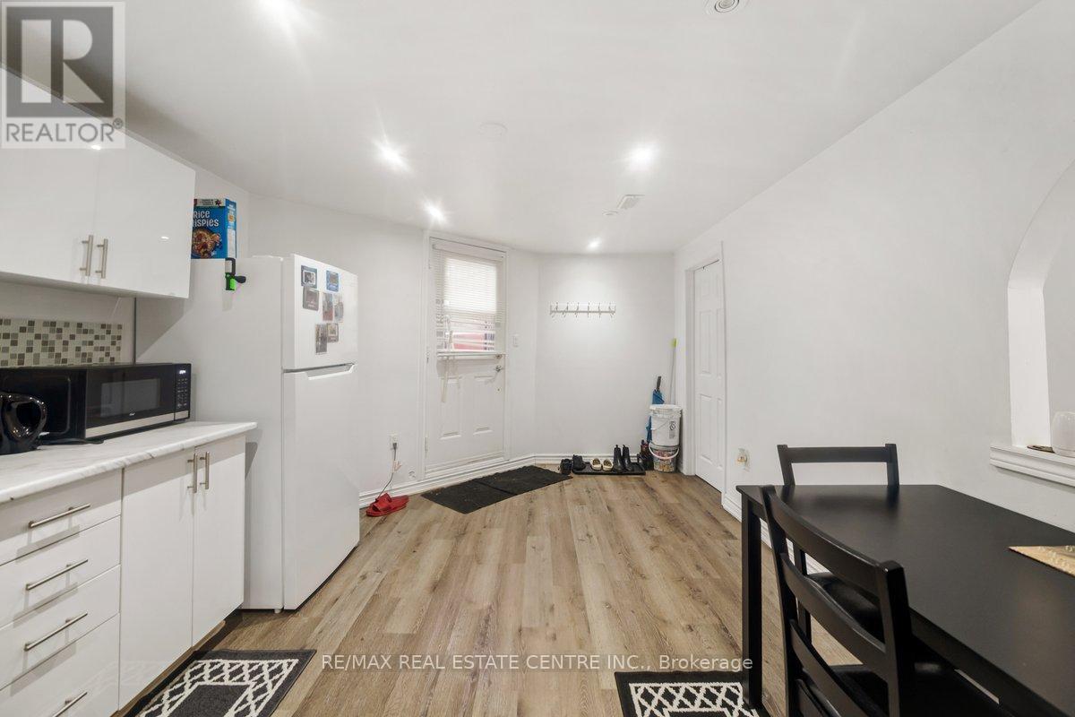 48 Howell Street N, Brampton, Ontario  L6Y 3H8 - Photo 20 - W12604410