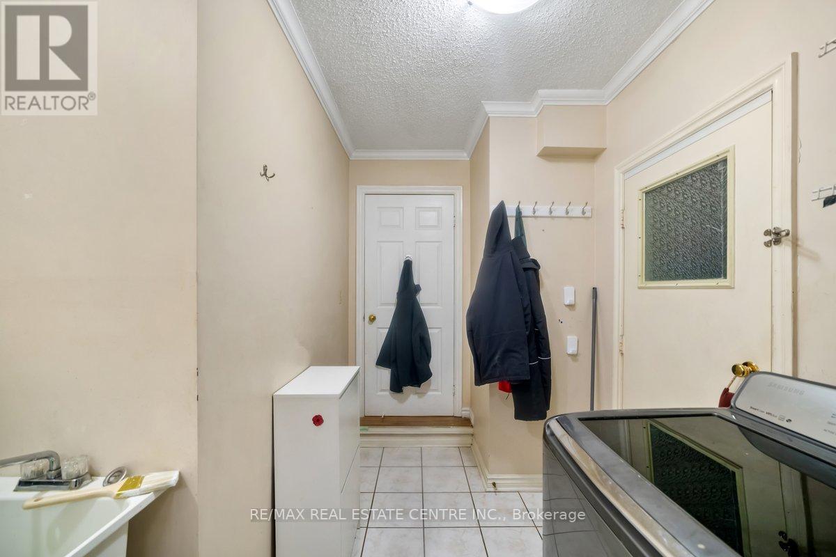 48 Howell Street N, Brampton, Ontario  L6Y 3H8 - Photo 45 - W12604410