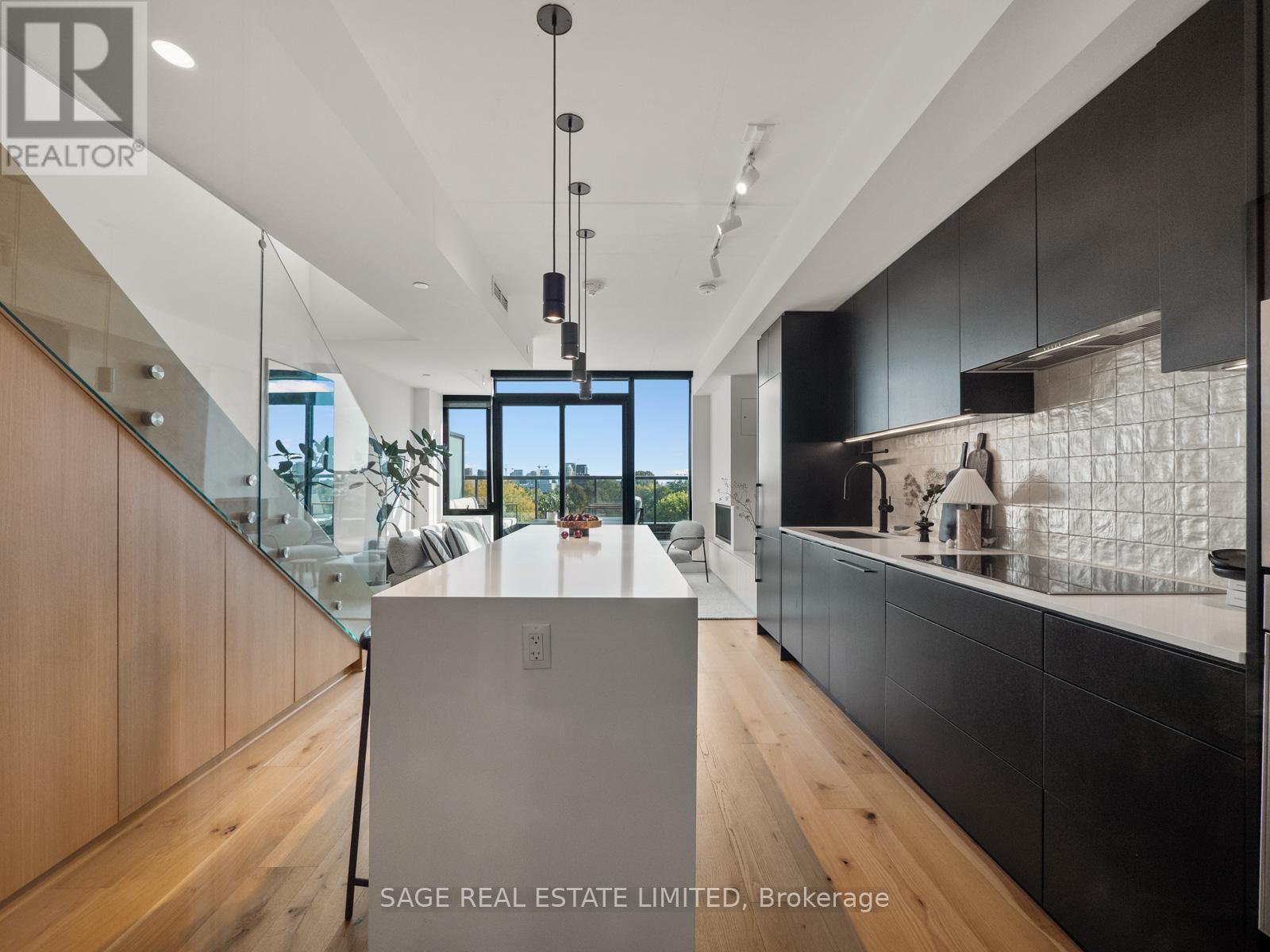 PH 621 - 899 COLLEGE STREET W, Toronto, Ontario