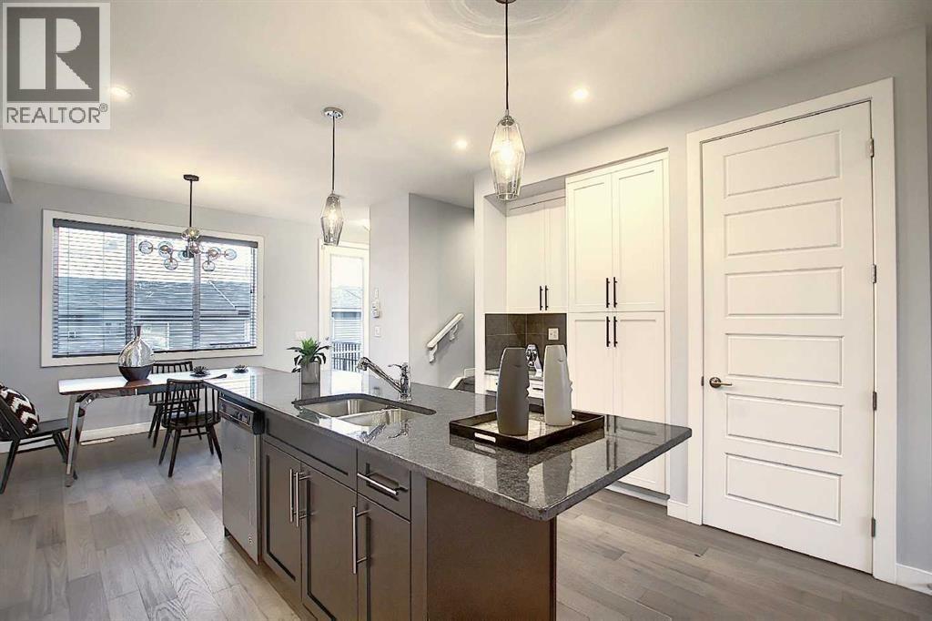 322 Sundown Road, Cochrane, Alberta  T4C 3H2 - Photo 7 - A2193822