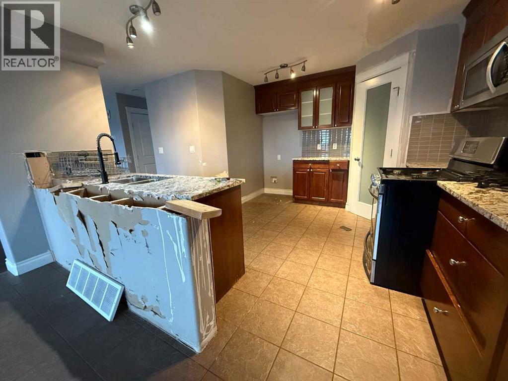 209 Walnut Crescent, Fort Mcmurray, Alberta  T9K 0N4 - Photo 3 - A2270801