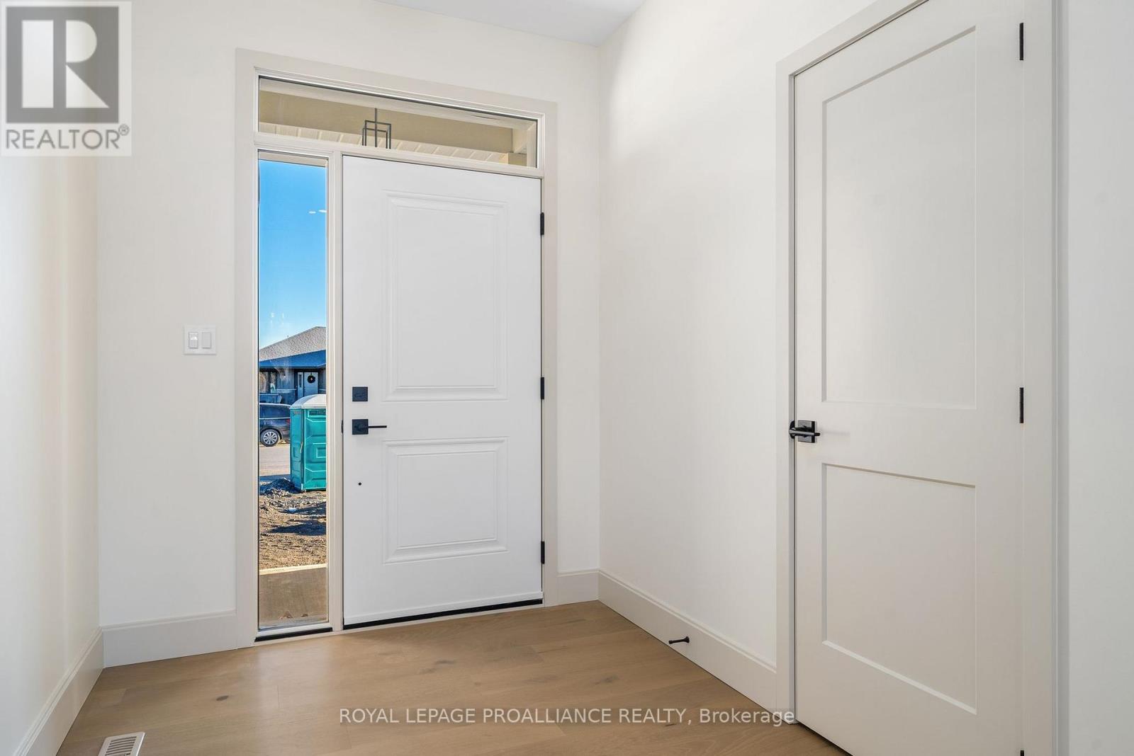 152 Sienna Avenue, Belleville, Ontario  K8P 0J6 - Photo 3 - X12407498