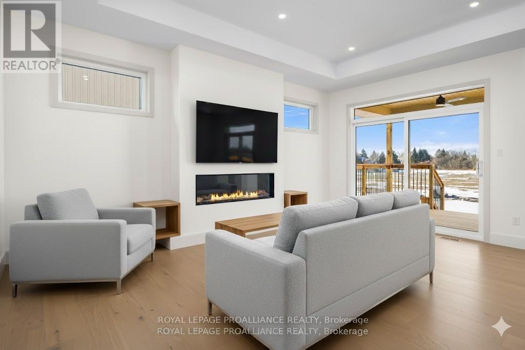 152 Sienna Avenue, Belleville, Ontario  K8P 0J6 - Photo 5 - X12407498