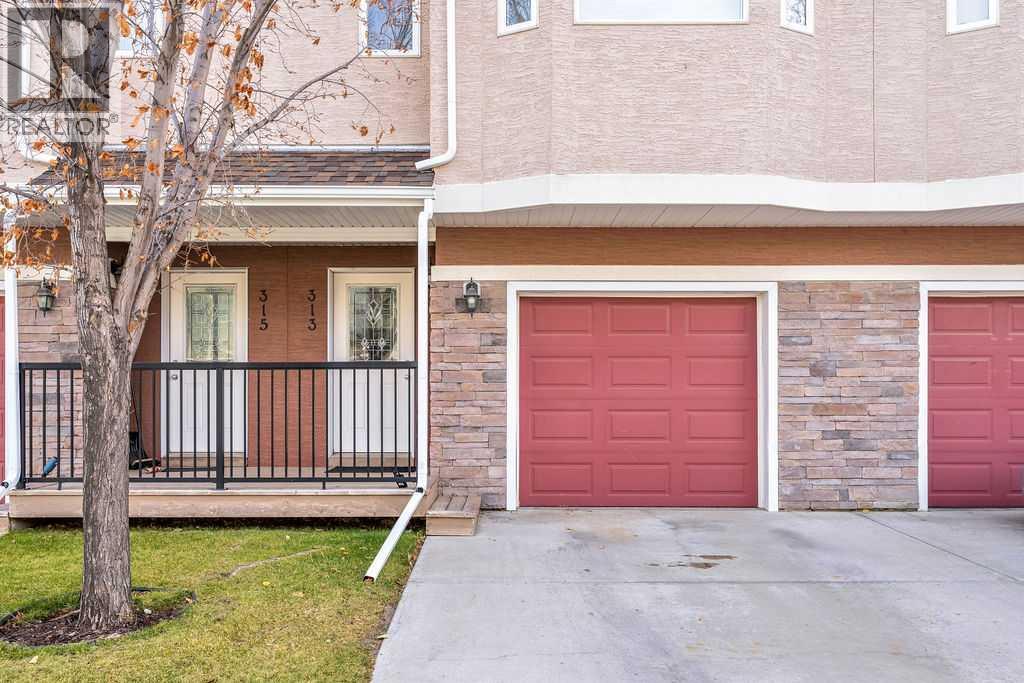 313 Strathcona Circle, Strathmore, Alberta  T1P 0B1 - Photo 2 - A2268096