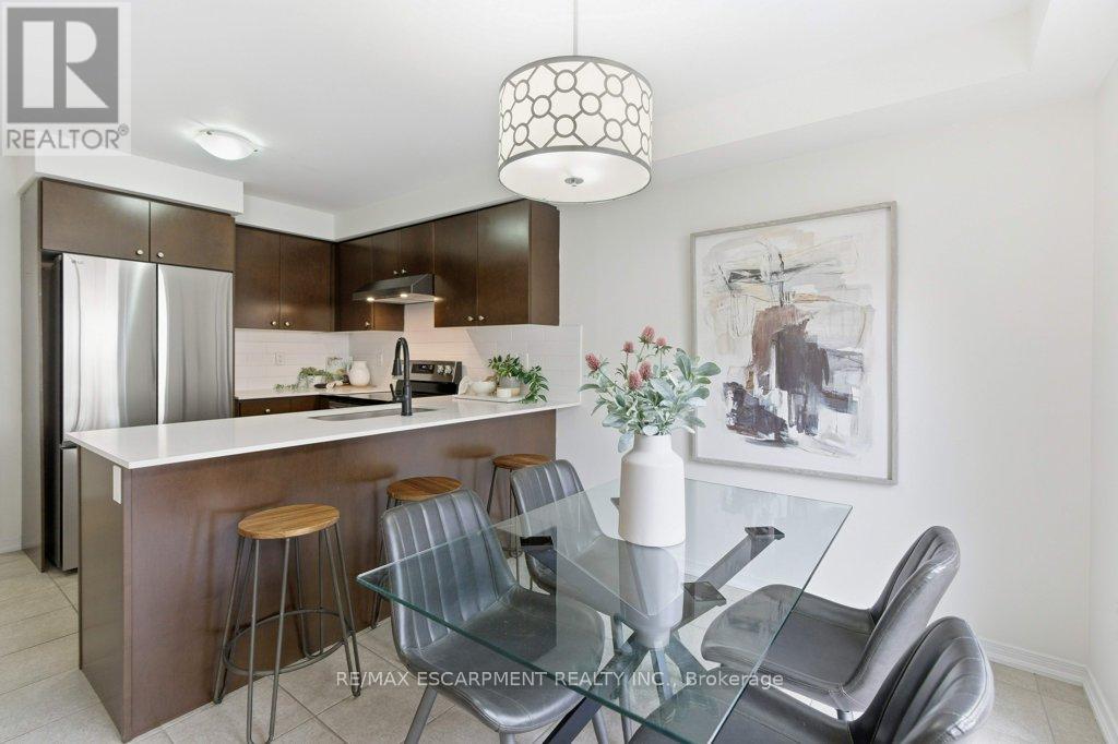 113 Thornlodge Drive, Hamilton, Ontario  L8B 0N4 - Photo 11 - X12499596