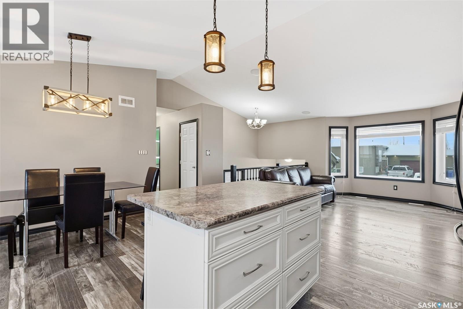 58 Raider Bay, Prince Albert, Saskatchewan  S6V 1H6 - Photo 10 - SK025230