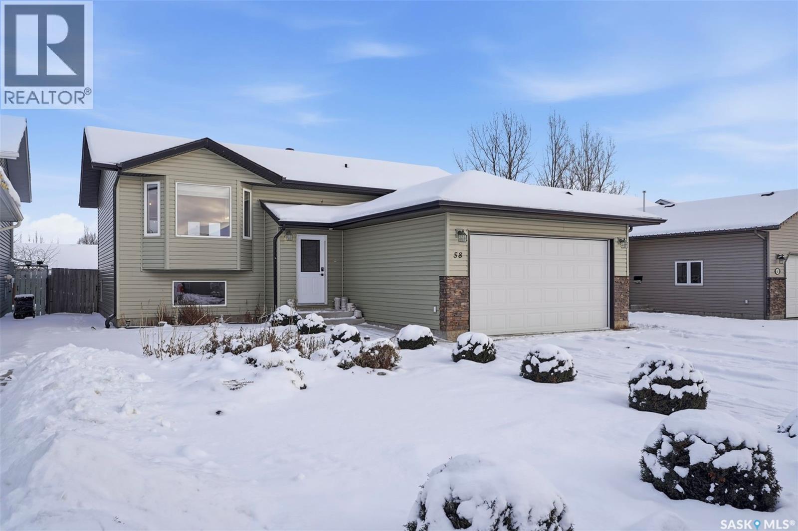 58 Raider Bay, Prince Albert, Saskatchewan  S6V 1H6 - Photo 2 - SK025230
