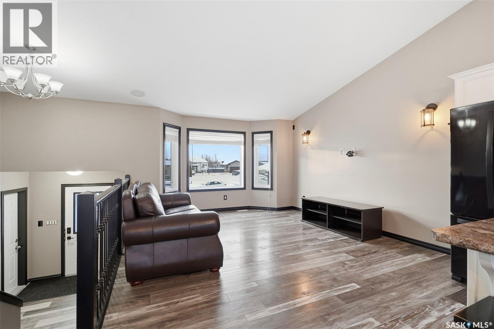 58 Raider Bay, Prince Albert, Saskatchewan  S6V 1H6 - Photo 5 - SK025230