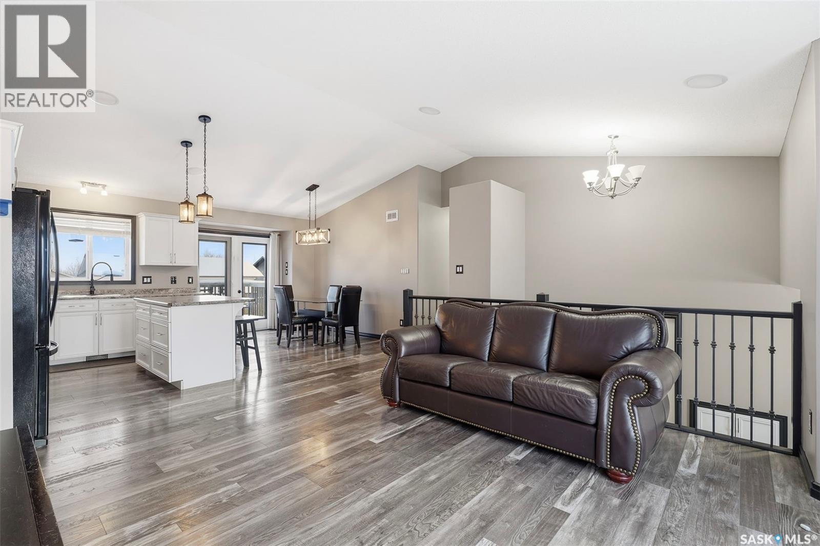 58 Raider Bay, Prince Albert, Saskatchewan  S6V 1H6 - Photo 6 - SK025230