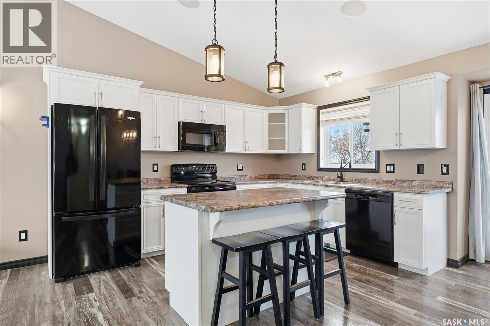 58 Raider Bay, Prince Albert, Saskatchewan  S6V 1H6 - Photo 8 - SK025230