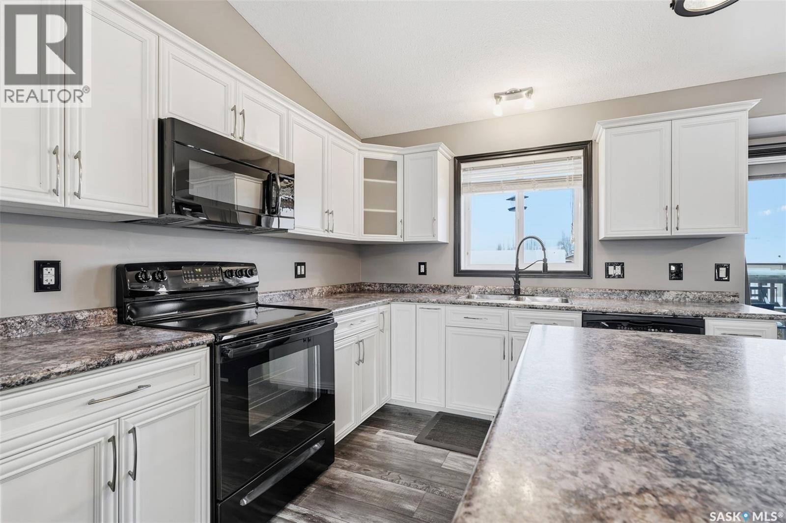 58 Raider Bay, Prince Albert, Saskatchewan  S6V 1H6 - Photo 9 - SK025230