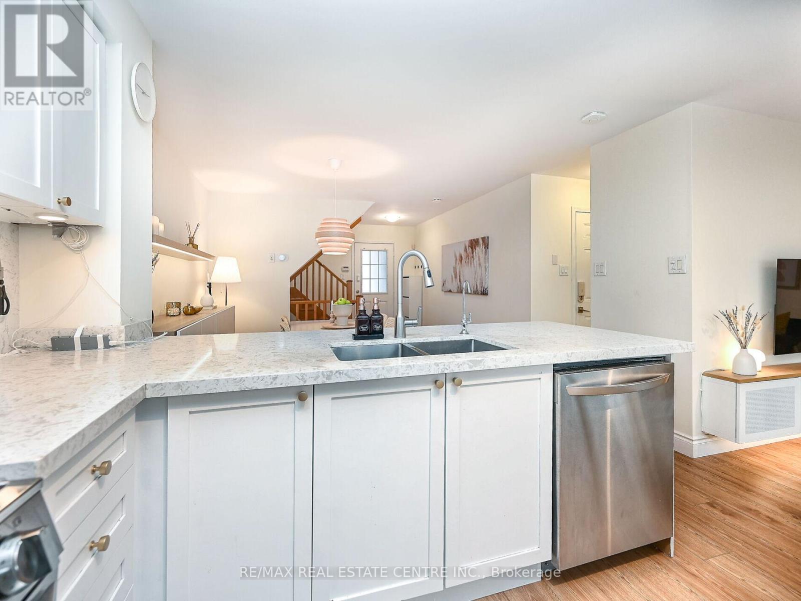 778 Johnson Heights, Milton, Ontario  L9T 0J7 - Photo 15 - W12601018