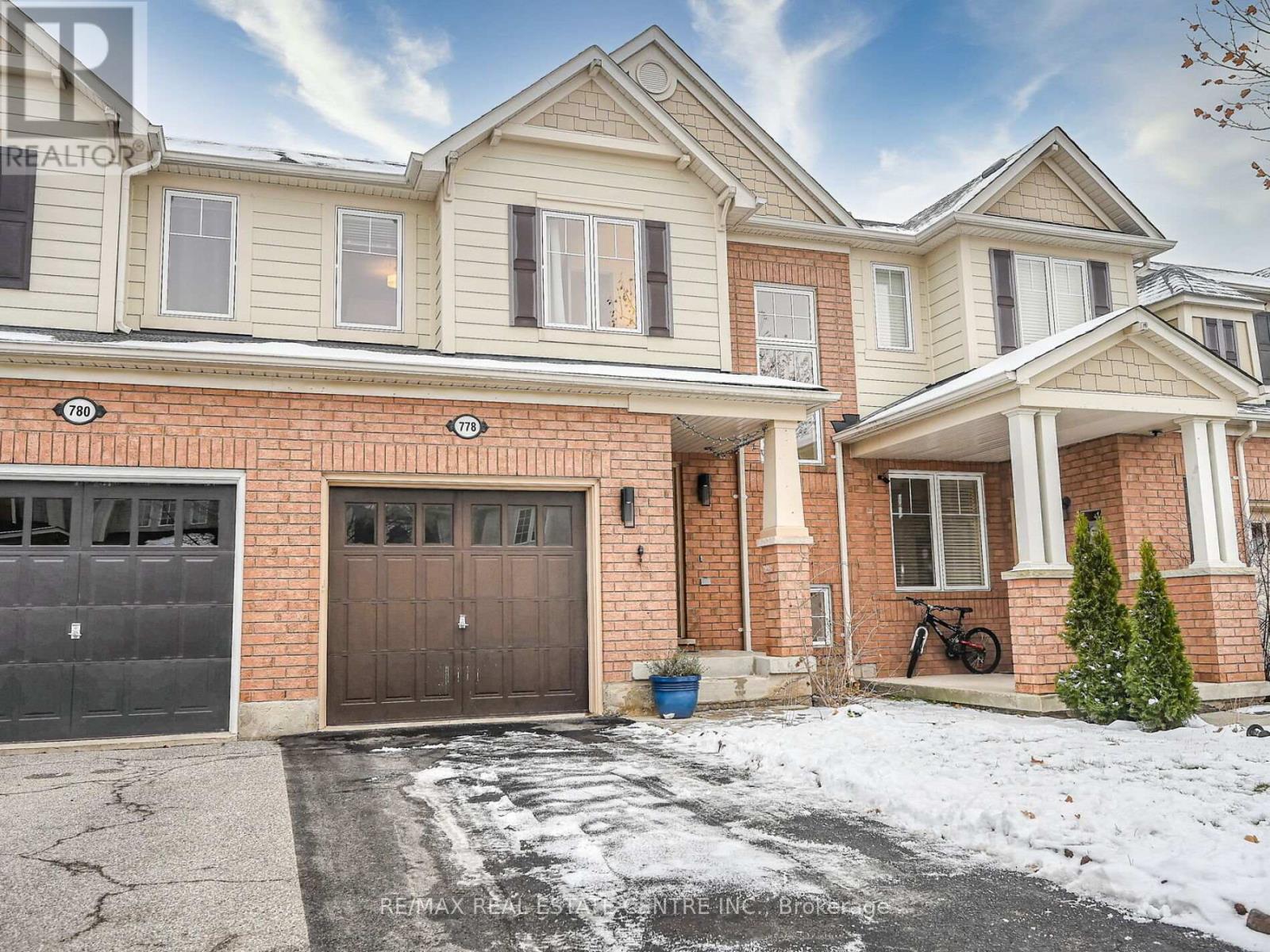 778 Johnson Heights, Milton, Ontario  L9T 0J7 - Photo 2 - W12601018