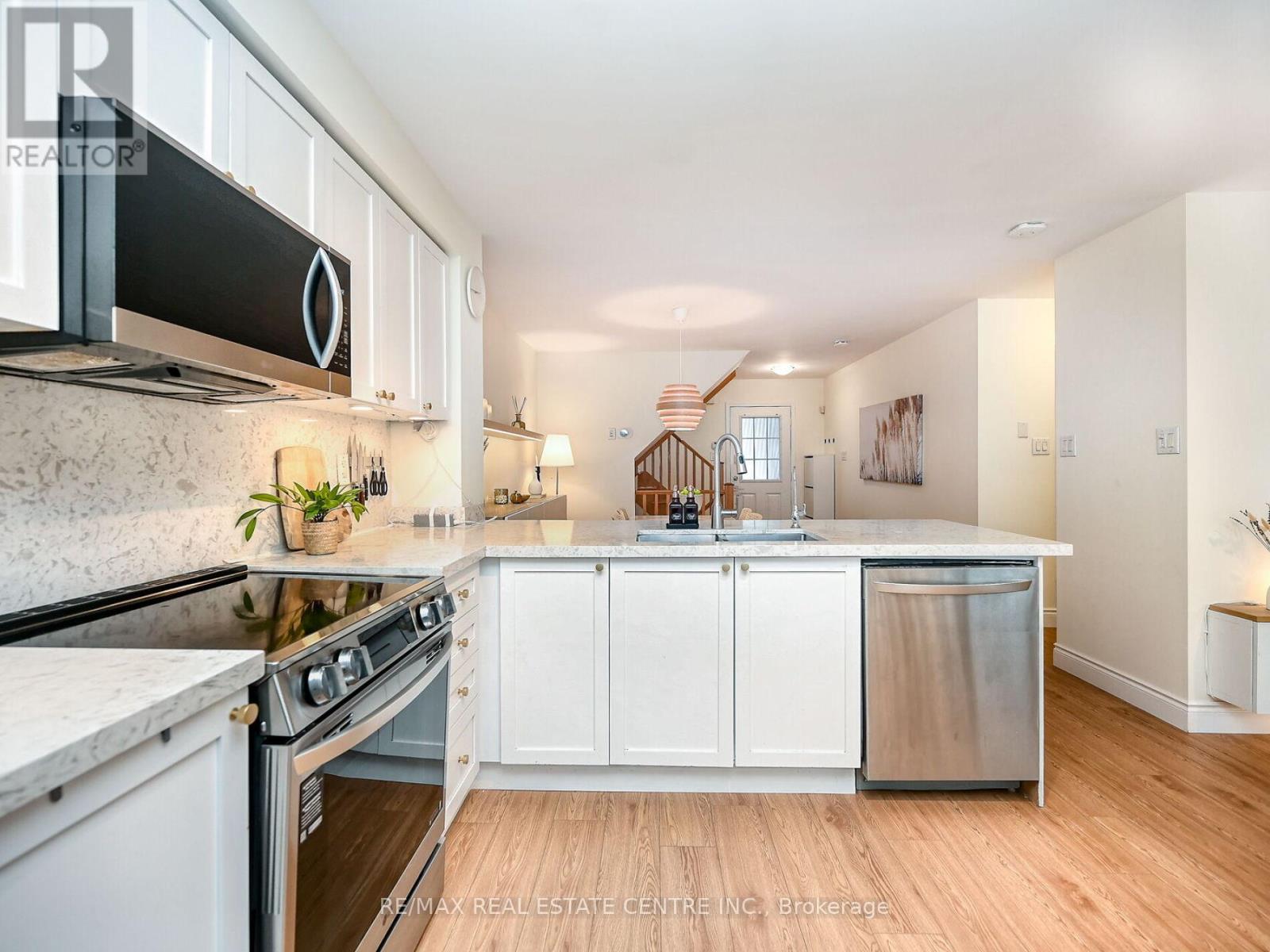 778 Johnson Heights, Milton, Ontario  L9T 0J7 - Photo 14 - W12601018