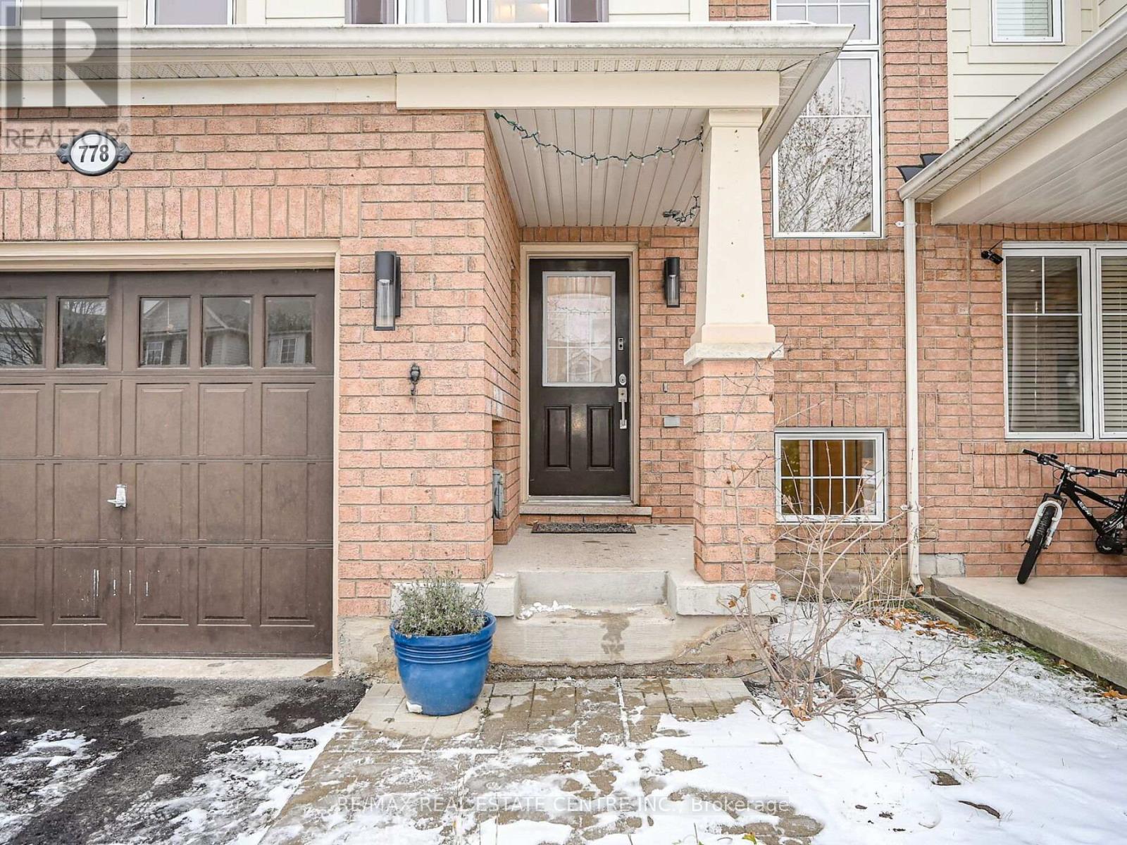 778 Johnson Heights, Milton, Ontario  L9T 0J7 - Photo 3 - W12601018