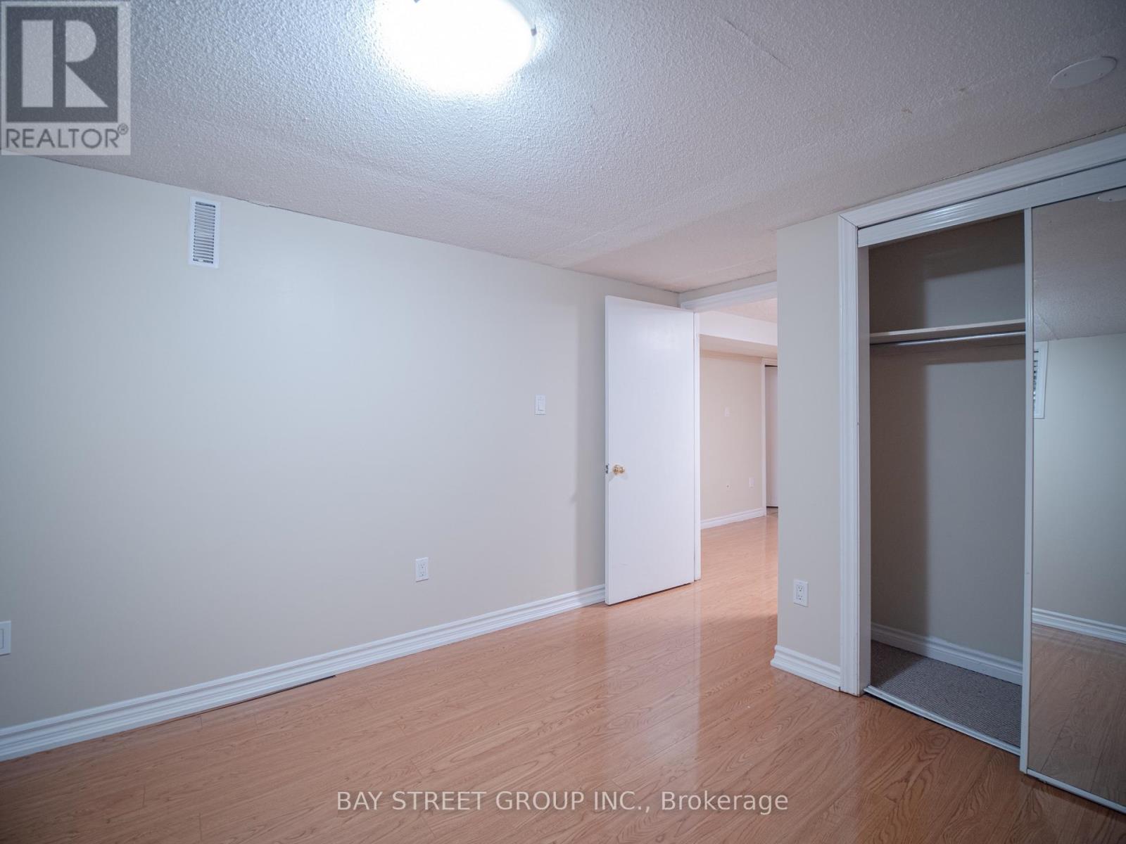 Lower - 56 Corby Crescent, Brampton, Ontario  L6Y 1H1 - Photo 11 - W12606822