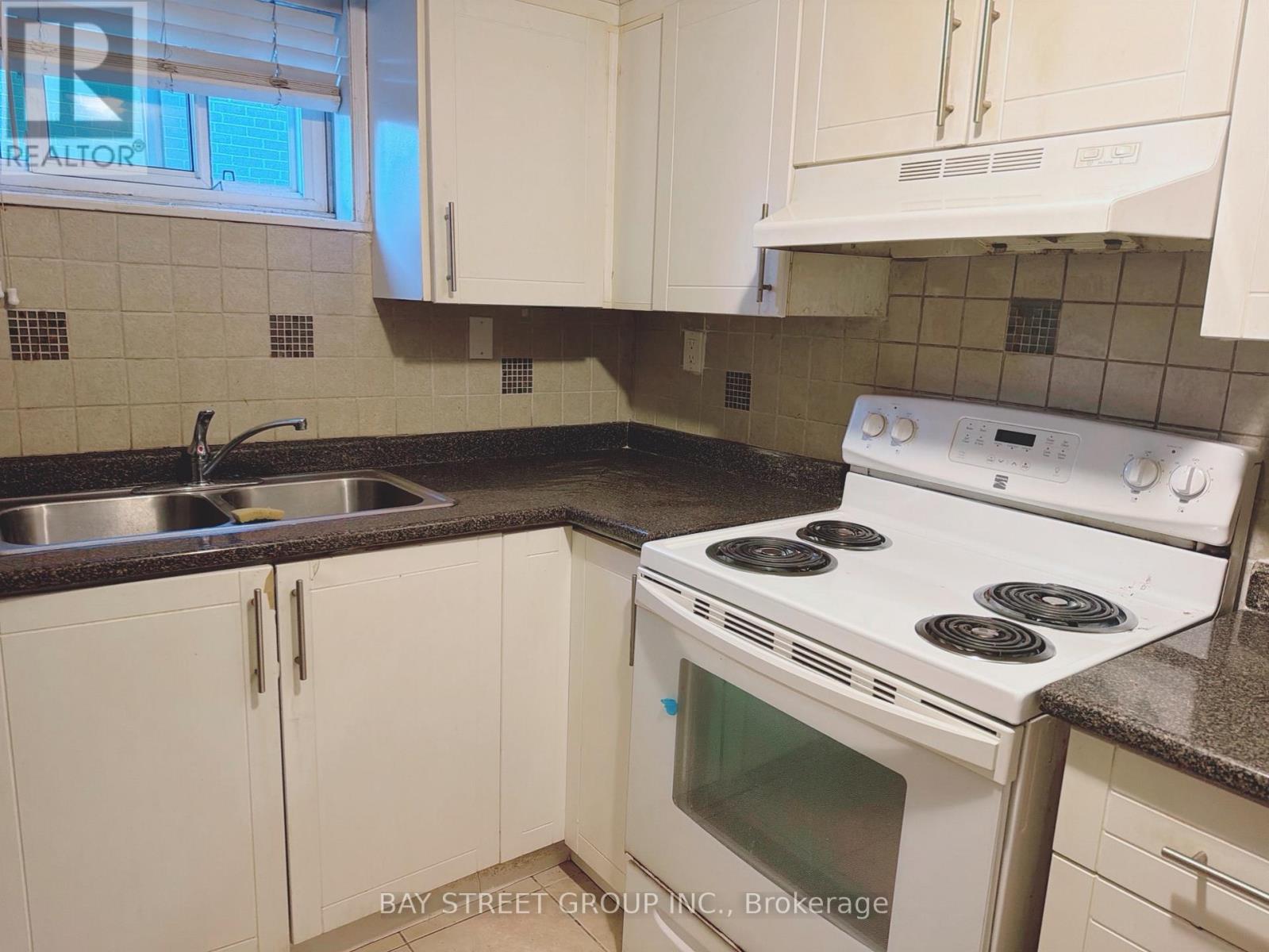 Lower - 56 Corby Crescent, Brampton, Ontario  L6Y 1H1 - Photo 17 - W12606822