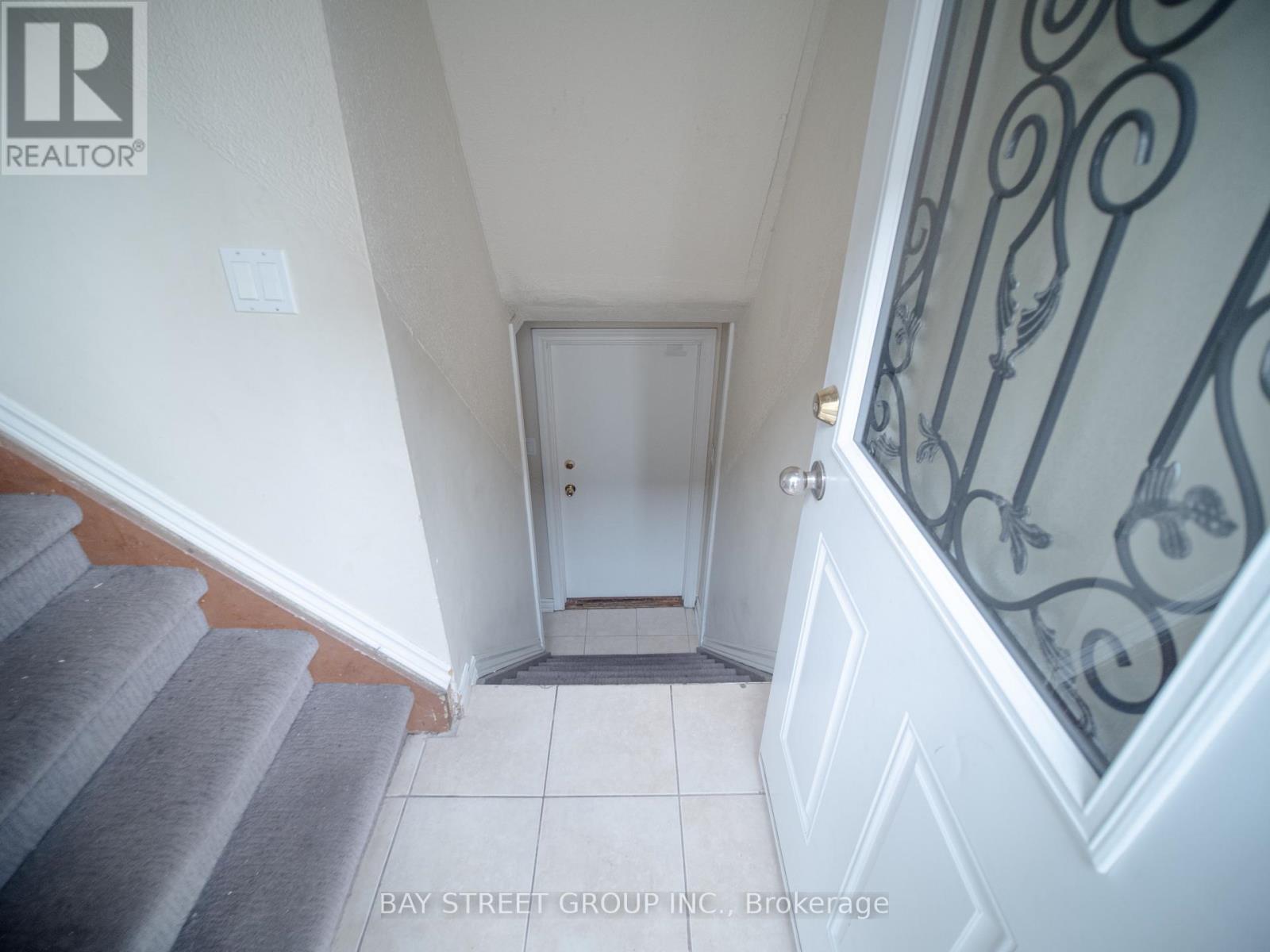 Lower - 56 Corby Crescent, Brampton, Ontario  L6Y 1H1 - Photo 4 - W12606822