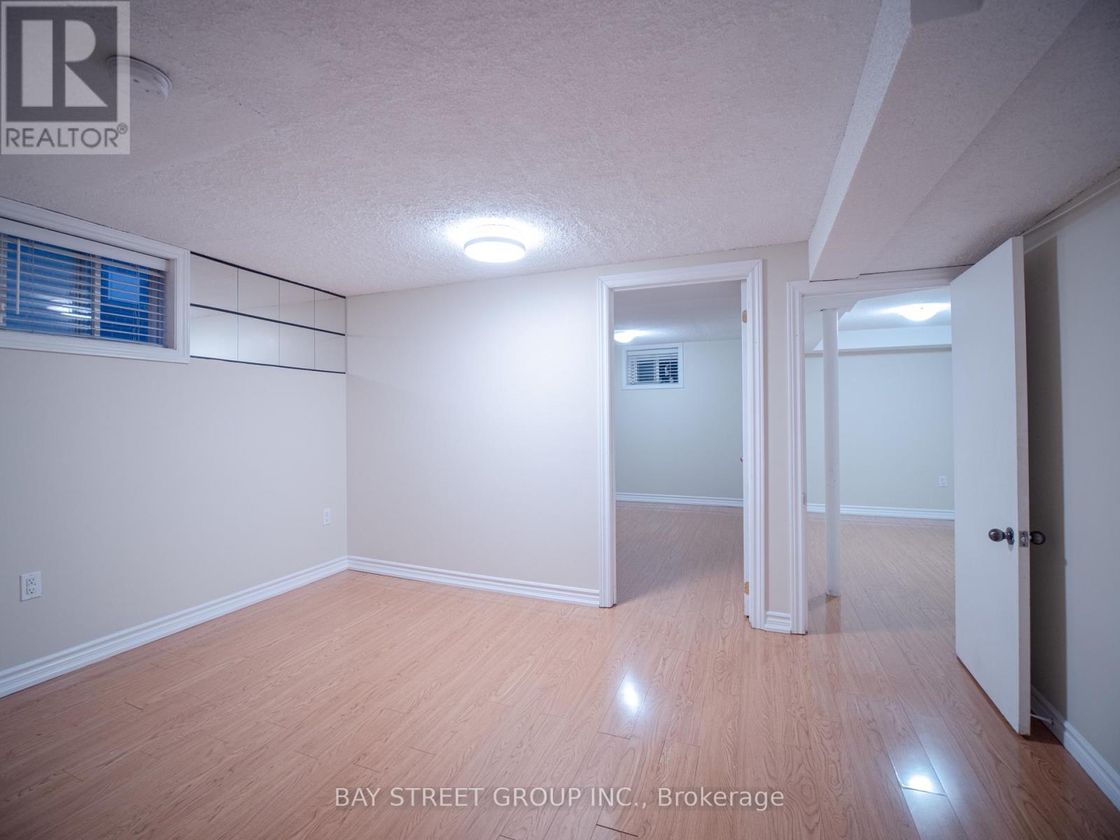 Lower - 56 Corby Crescent, Brampton, Ontario  L6Y 1H1 - Photo 8 - W12606822