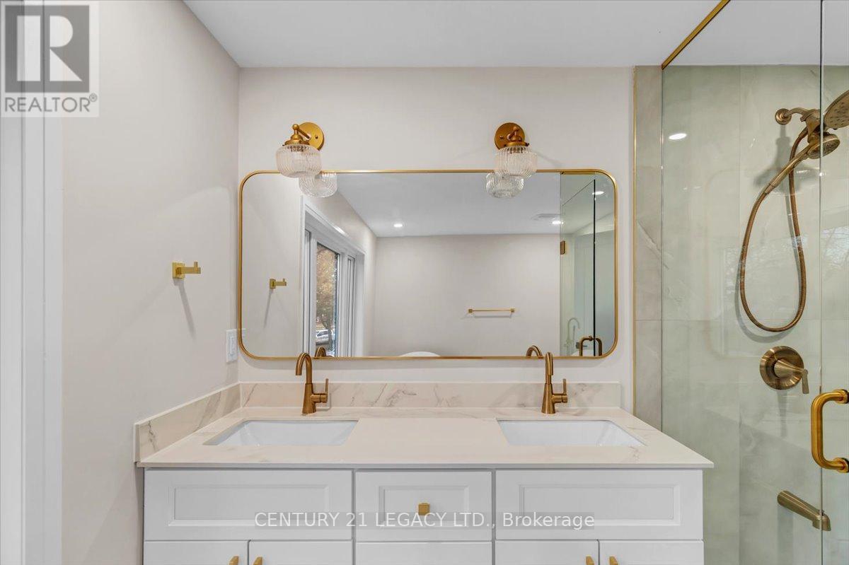 2027 Churchill Avenue, Burlington, Ontario L7R 3T8 - Photo 23 - W12564878