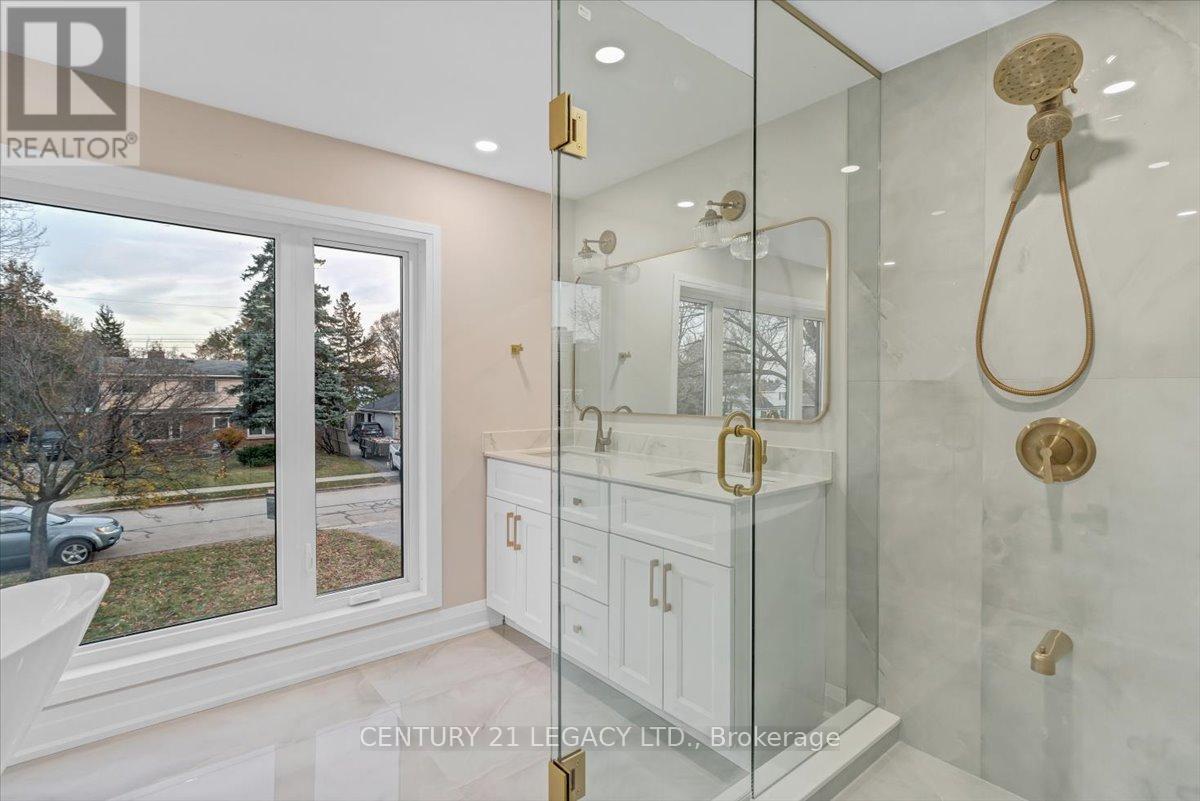 2027 Churchill Avenue, Burlington, Ontario L7R 3T8 - Photo 25 - W12564878