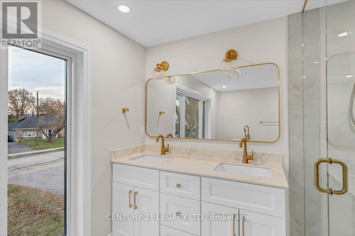 2027 Churchill Avenue, Burlington, Ontario L7R 3T8 - Photo 24 - W12564878