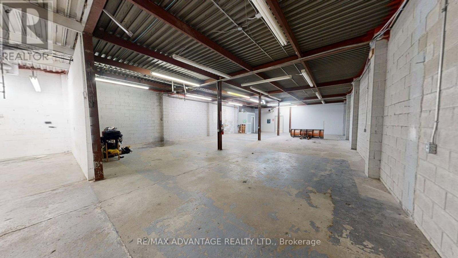 B - 527 South Street, London East, Ontario  N6B 1C4 - Photo 4 - X12368597