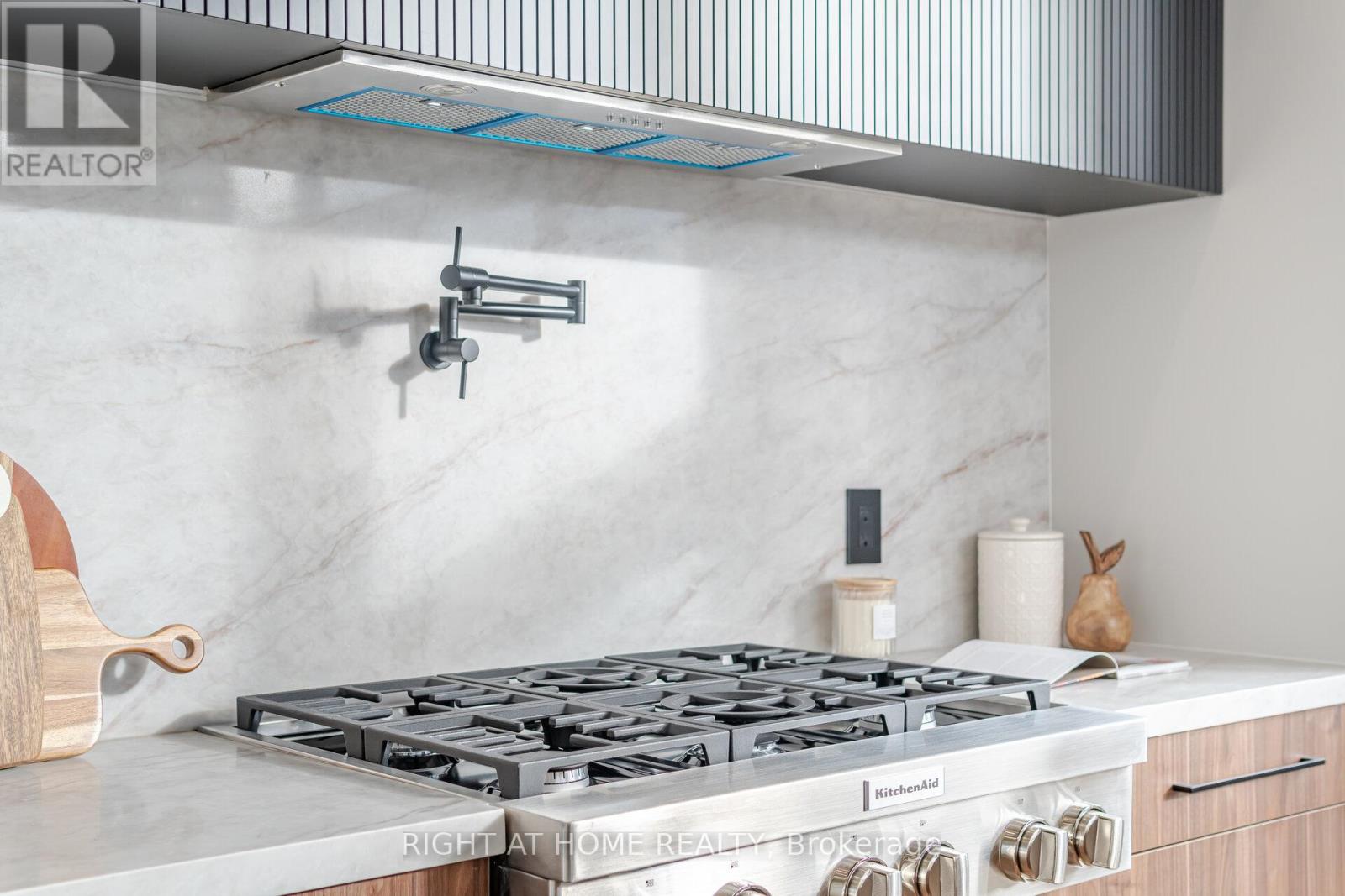 289 Valermo Drive, Toronto, Ontario M8W 2L2 - Photo 10 - W12606834