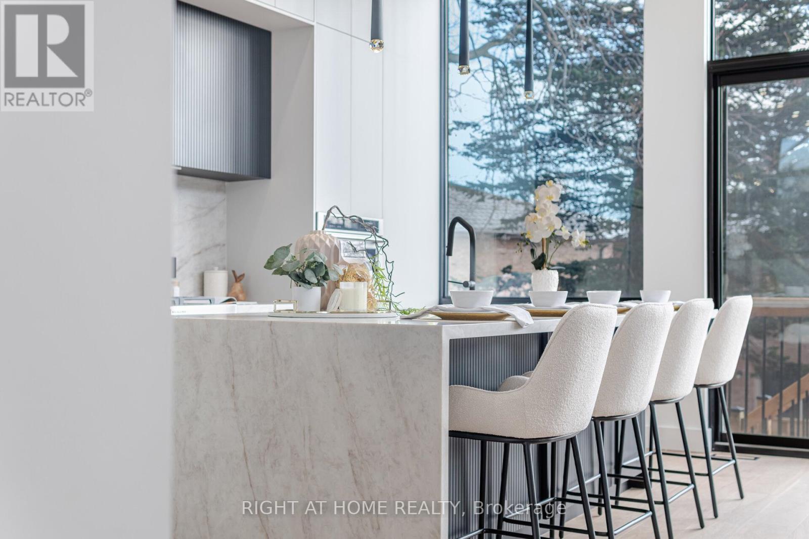 289 Valermo Drive, Toronto, Ontario M8W 2L2 - Photo 13 - W12606834