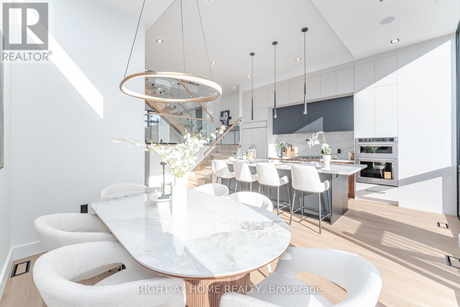 289 Valermo Drive, Toronto, Ontario M8W 2L2 - Photo 15 - W12606834