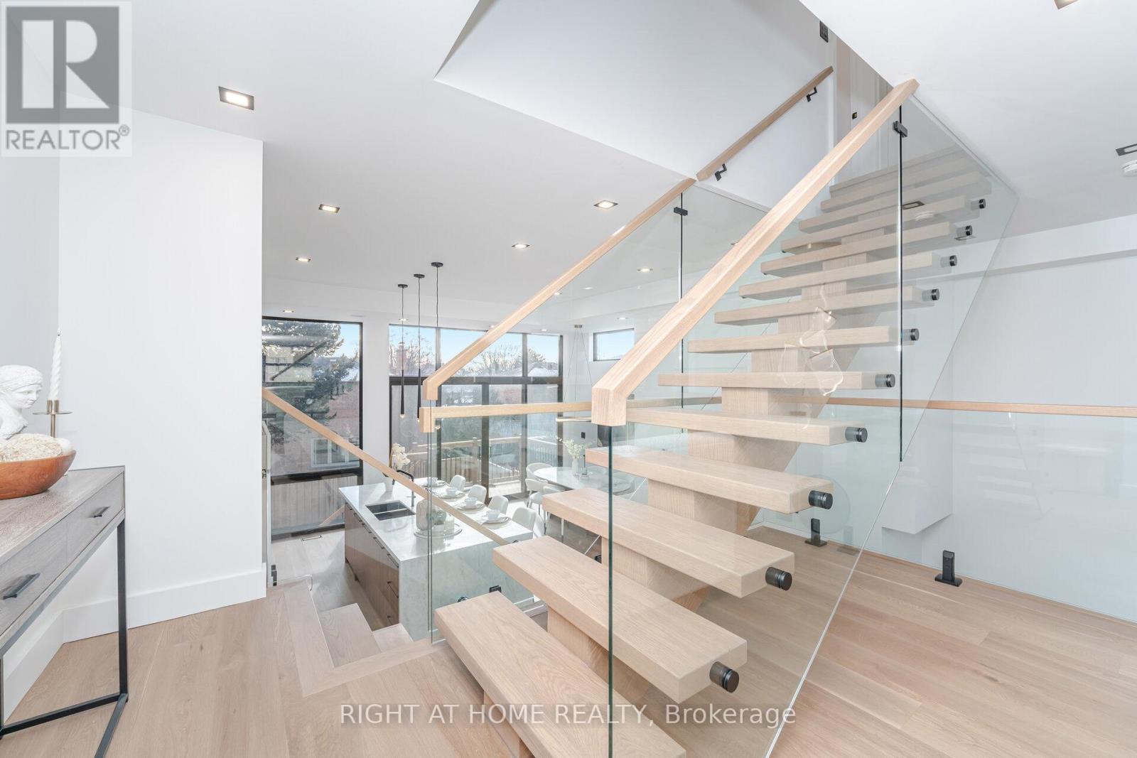 289 Valermo Drive, Toronto, Ontario M8W 2L2 - Photo 16 - W12606834