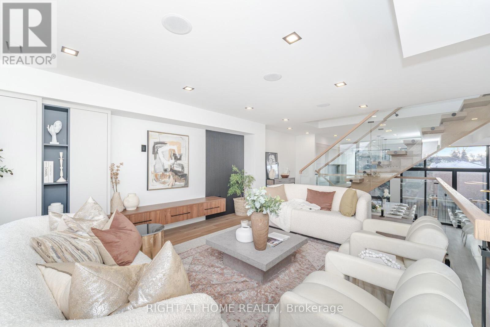 289 Valermo Drive, Toronto, Ontario M8W 2L2 - Photo 19 - W12606834