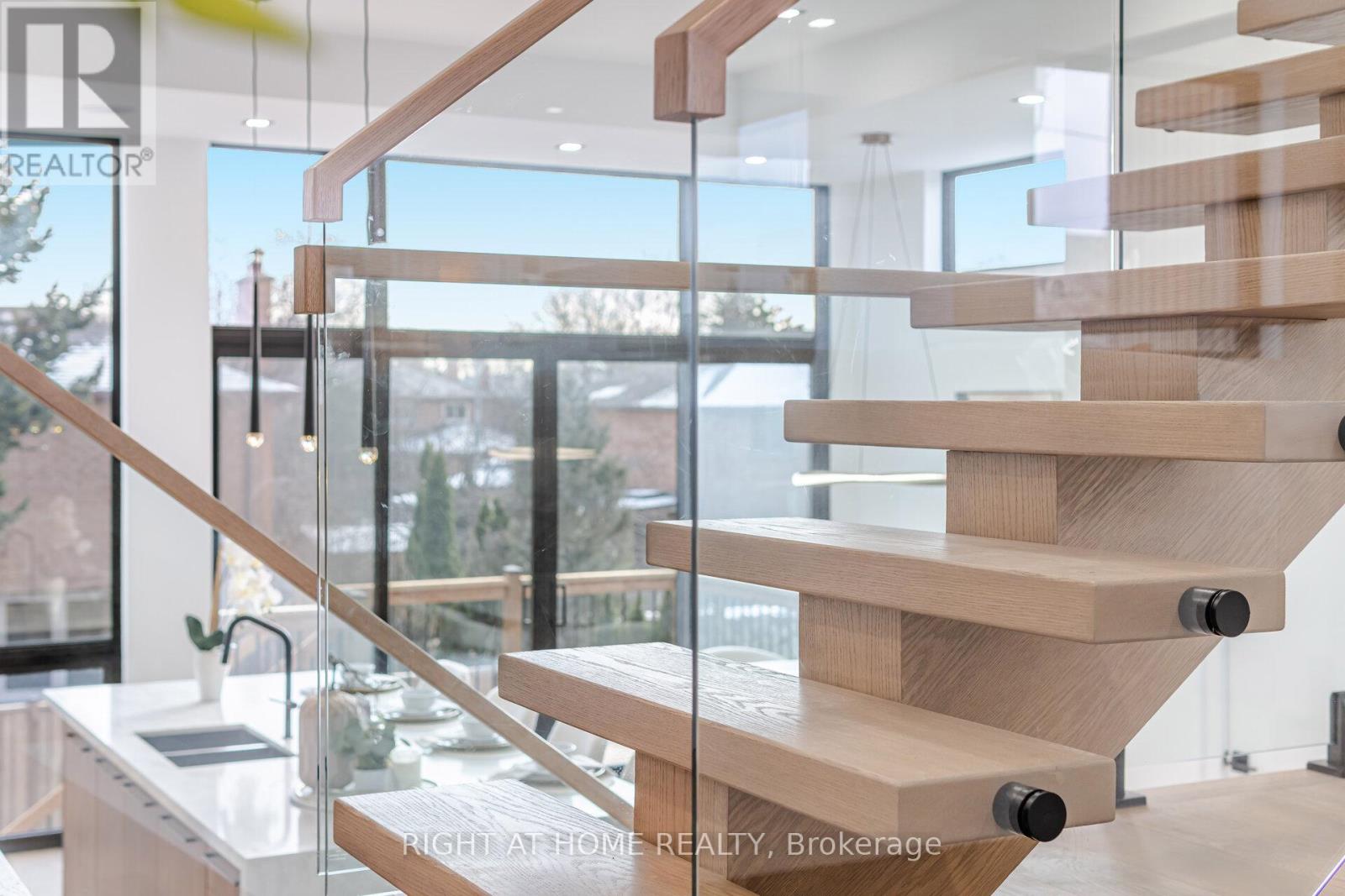 289 Valermo Drive, Toronto, Ontario M8W 2L2 - Photo 21 - W12606834