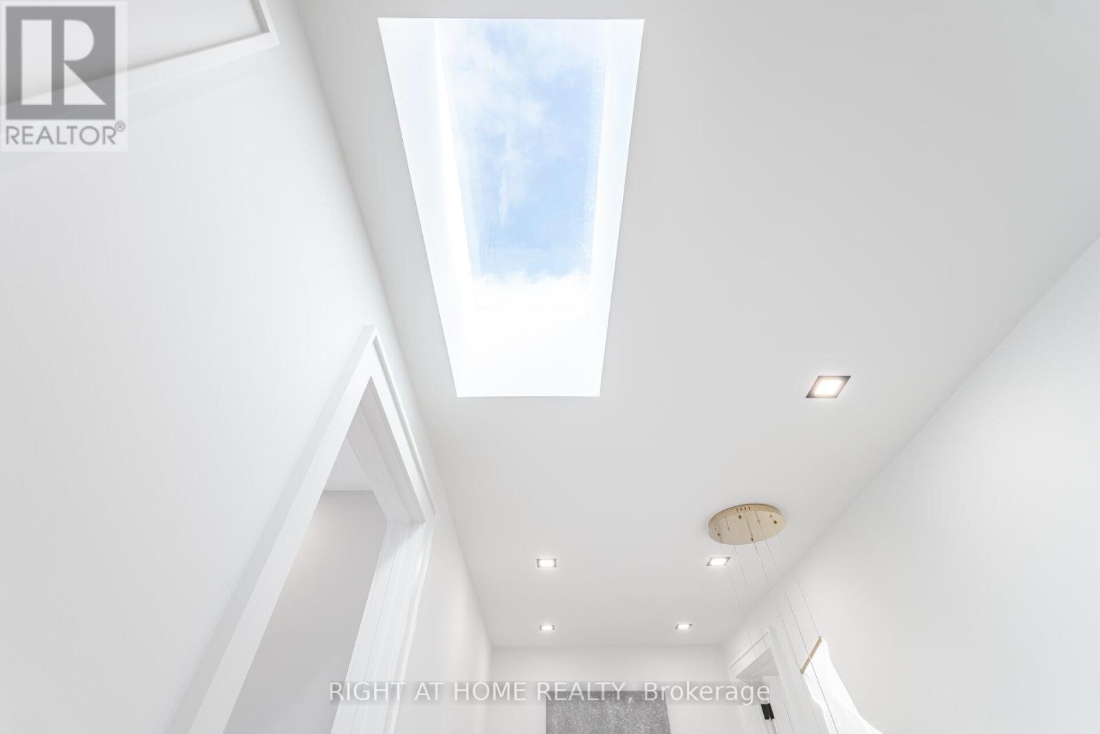 289 Valermo Drive, Toronto, Ontario M8W 2L2 - Photo 22 - W12606834