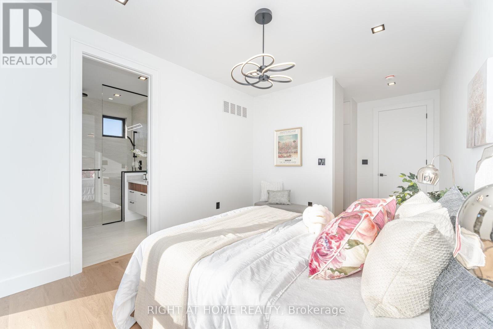 289 Valermo Drive, Toronto, Ontario M8W 2L2 - Photo 24 - W12606834