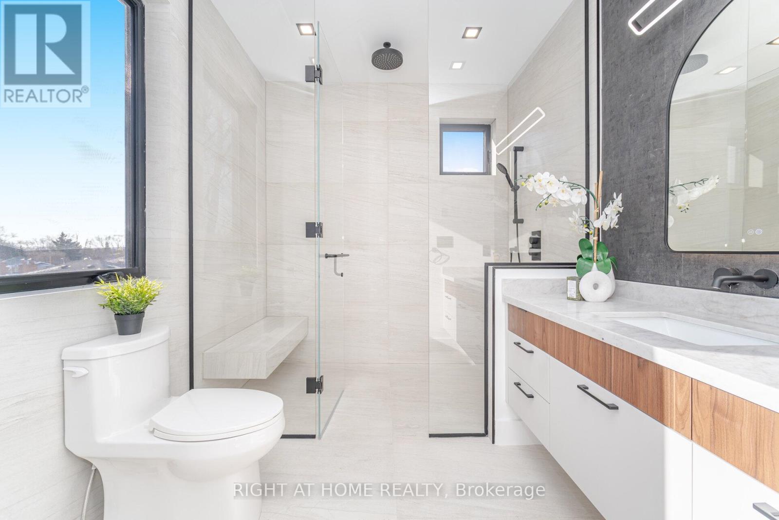 289 Valermo Drive, Toronto, Ontario M8W 2L2 - Photo 26 - W12606834