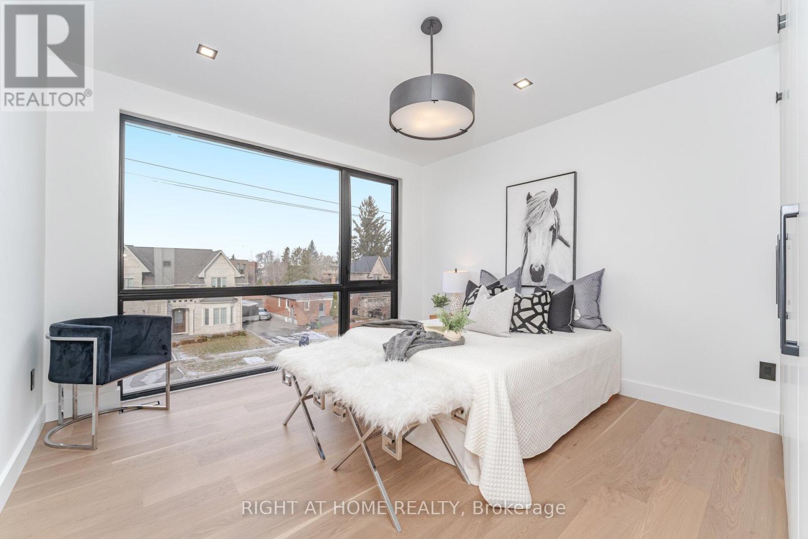 289 Valermo Drive, Toronto, Ontario M8W 2L2 - Photo 27 - W12606834