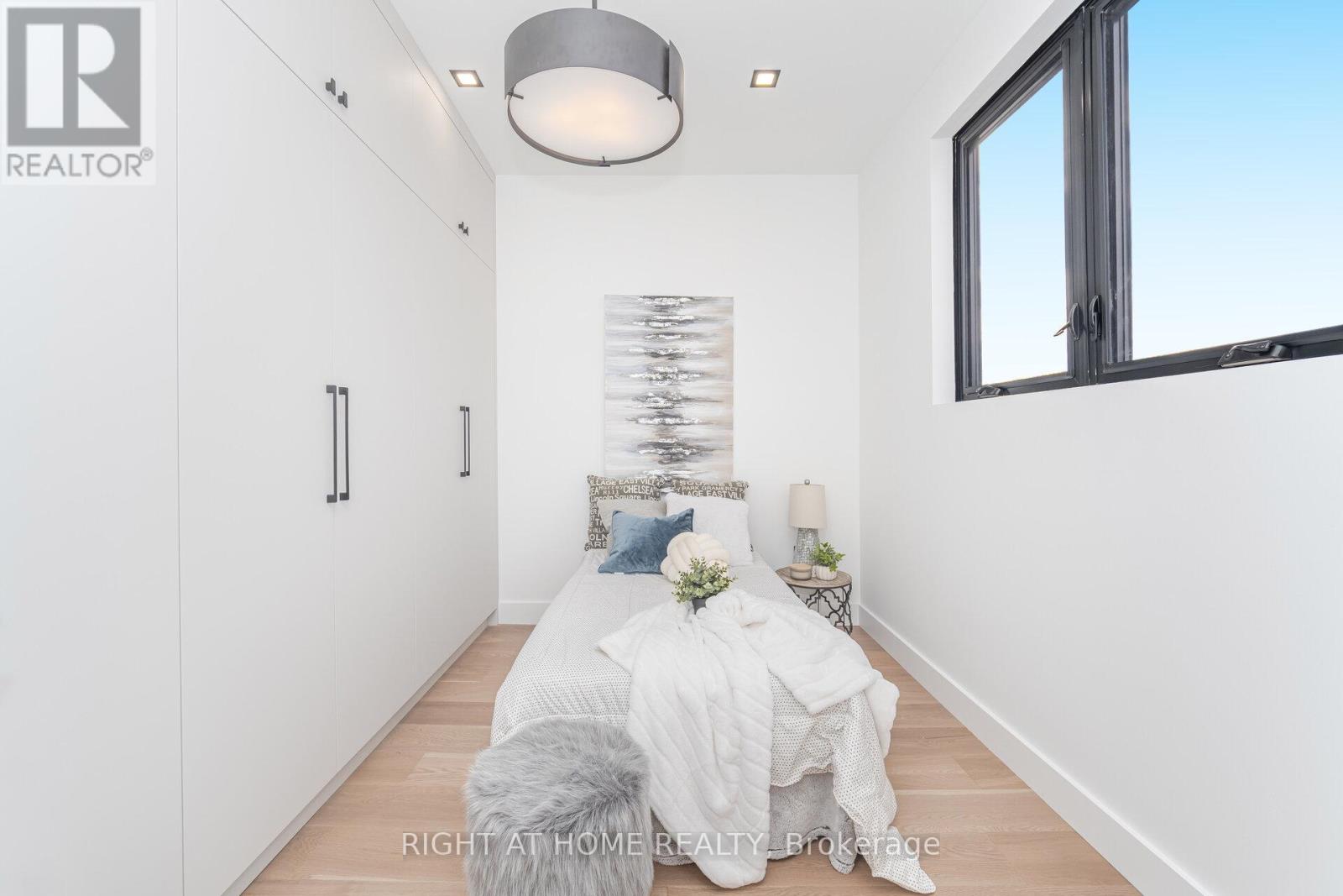 289 Valermo Drive, Toronto, Ontario M8W 2L2 - Photo 28 - W12606834