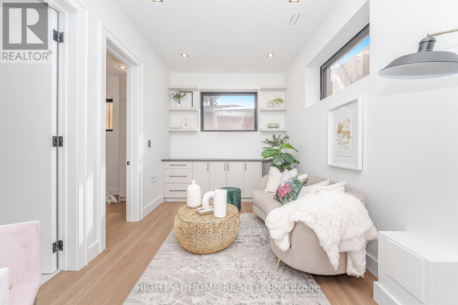 289 Valermo Drive, Toronto, Ontario M8W 2L2 - Photo 34 - W12606834